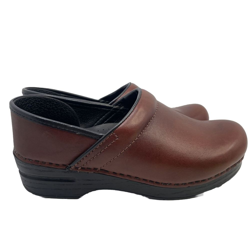 Dansko Clogs Slip On Brown Leather Nursing Medical Women EU 39 US 8.5 - 9 Shoes